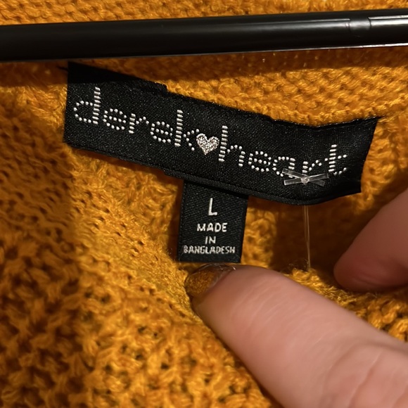 Stripped sweater! - Picture 3 of 3